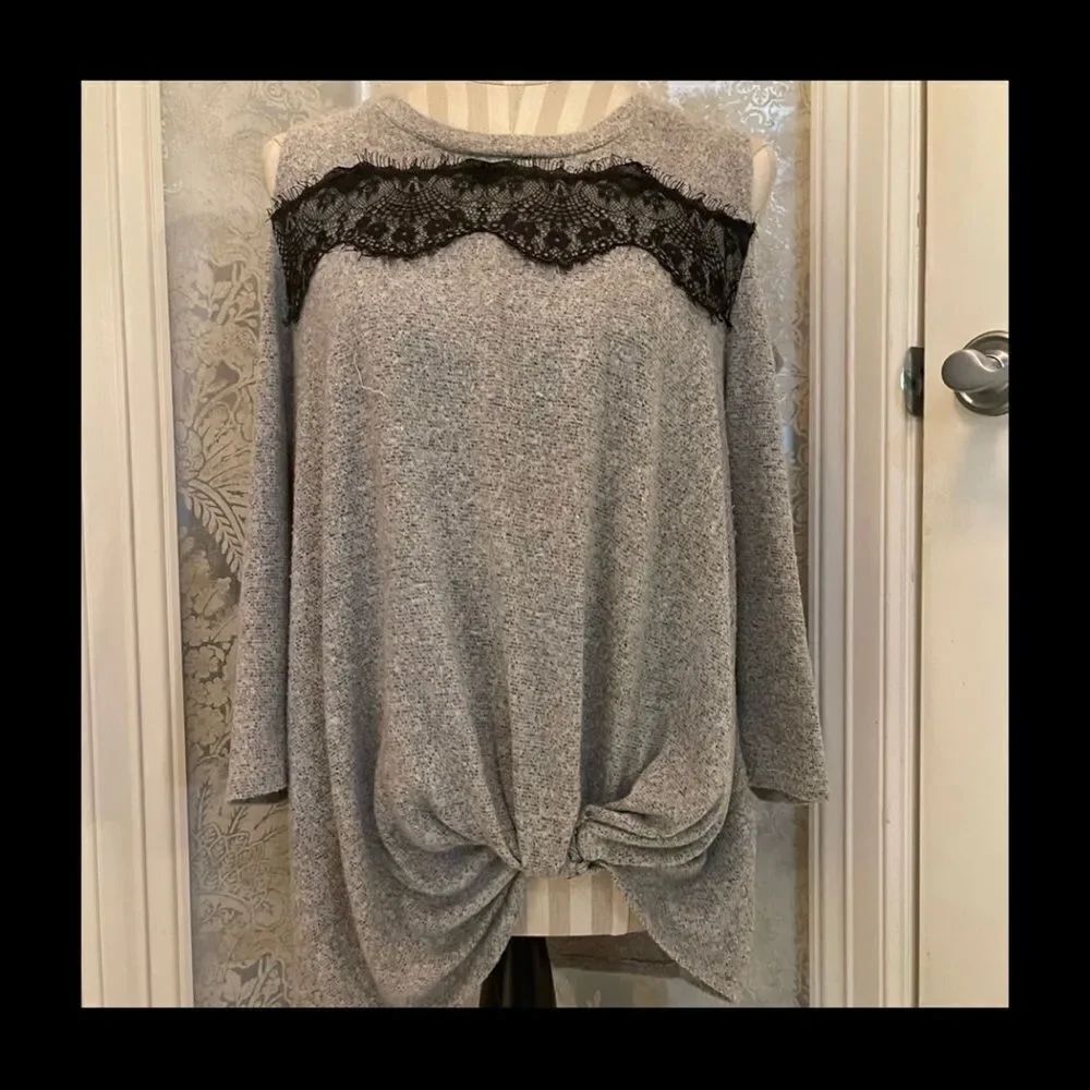 AWESOME KNIT Cold Shoulder Top! - Picture 8 of 16
